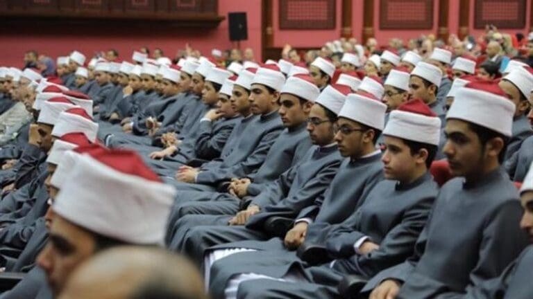 التقديم يبدأ اليوم.. كل ما تريد معرفته عن شروط التحويل بين الأزهر و مدارس التربية والتعليم 26 999 التقديم يبدأ اليوم.. كل ما تريد معرفته عن شروط التحويل بين الأزهر و مدارس التربية والتعليم موقع في الجامعة