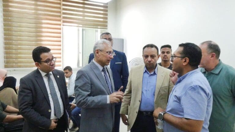 رئيس جامعة المنيا يتابع انتظام إجراءات قيد الطلاب بالحامعة الأهلية ويلتقي أولياء الأمور 17 IMG 0783 رئيس جامعة المنيا يتابع انتظام إجراءات قيد الطلاب بالحامعة الأهلية ويلتقي أولياء الأمور موقع في الجامعة