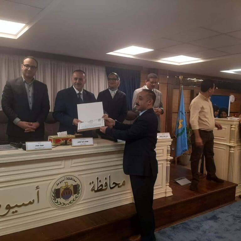 جامعة أسيوط تفوز بمركزين في الدورة الثالثة من المبادرة الوطنية للمشروعات الخضراء الذكية 5 FB IMG 1727436951142 وزير التعليم العالي جامعة أسيوط تفوز بمركزين في الدورة الثالثة من المبادرة الوطنية للمشروعات الخضراء الذكية موقع في الجامعة