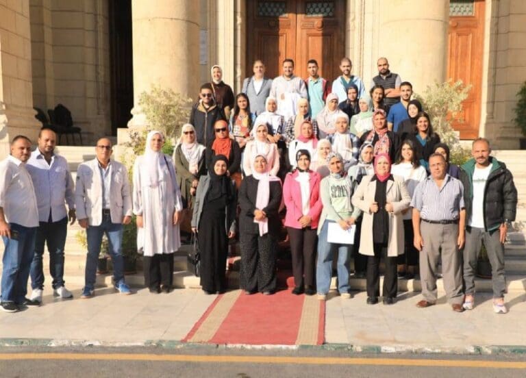 رئيس جامعة القاهرة يستعرض تقرير القافلة التنموية الشاملة بكفر طهرمس بمحافظة الجيزة 11 1000315003 المؤتمر رئيس جامعة القاهرة يستعرض تقرير القافلة التنموية الشاملة بكفر طهرمس بمحافظة الجيزة موقع في الجامعة