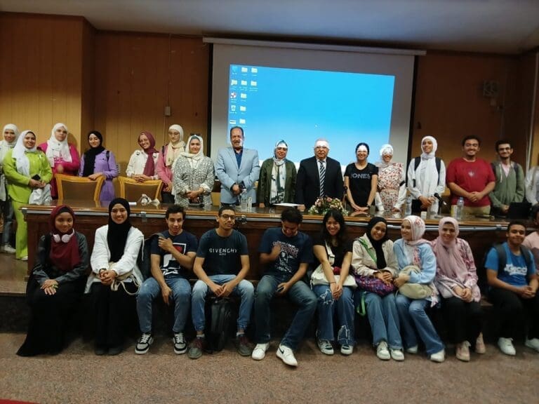 ألسن عين شمس تحتفل بانتصارات أكتوبر 9 1000317400 جامعة عين شمس ألسن عين شمس تحتفل بانتصارات أكتوبر موقع في الجامعة