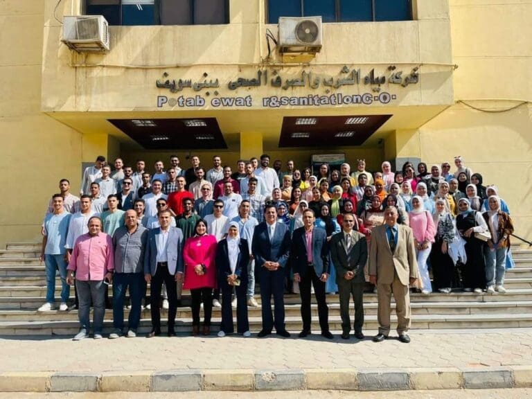 رئيس جامعة بني سويف التكنولوجية يشهد احتفالية تسليم طلاب الجامعة شهادات التدريب الصيفي بشركة مياه الشرب 4 FB IMG 1728401034120 الخرسانة رئيس جامعة بني سويف التكنولوجية يشهد احتفالية تسليم طلاب الجامعة شهادات التدريب الصيفي بشركة مياه الشرب موقع في الجامعة