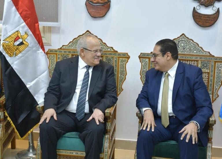 يتمتع بقدرات قيادية.. ماذا قال الخشت عن محمد سامي عبد الصادق رئيس لجامعة القاهرة؟ 6 IMG 20241017 WA0074 أعضاء يتمتع بقدرات قيادية.. ماذا قال الخشت عن محمد سامي عبد الصادق رئيس لجامعة القاهرة؟ موقع في الجامعة