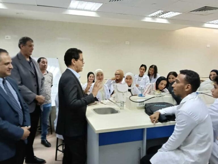 رئيس جامعة بنها يتفقد سير الدراسة بمقر الجامعة بالعبور 5 IMG 20241017 WA0097 أعضاء رئيس جامعة بنها يتفقد سير الدراسة بمقر الجامعة بالعبور موقع في الجامعة