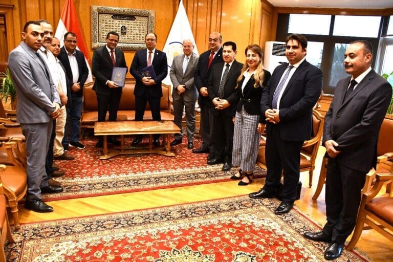 جامعة حلوان ونقابة الصحفيين يوقعان بروتوكول تعاون لتقديم الخدمات الصحية للصحفيين وأسرهم 4 dd575fba b92e 4ea4 8728 ba4f1dd00ba7 جامعة الأزهر جامعة حلوان ونقابة الصحفيين يوقعان بروتوكول تعاون لتقديم الخدمات الصحية للصحفيين وأسرهم موقع في الجامعة
