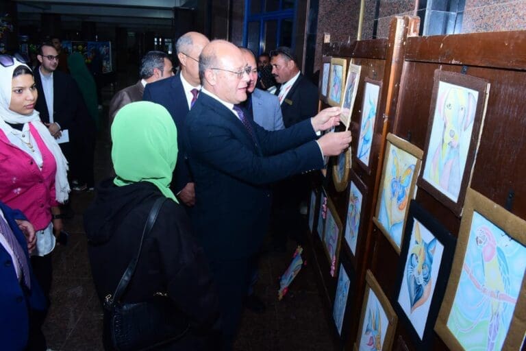 يضم حوالي ٥ آلاف قطعة فنية.. رئيس جامعة سوهاج يفتتح معرض الأعمال الفنية والمشغولات اليدوية 7 يضم حوالي ٥ آلاف قطعة فنية.. رئيس جامعة سوهاج يفتتح معرض الأعمال الفنية والمشغولات اليدوية