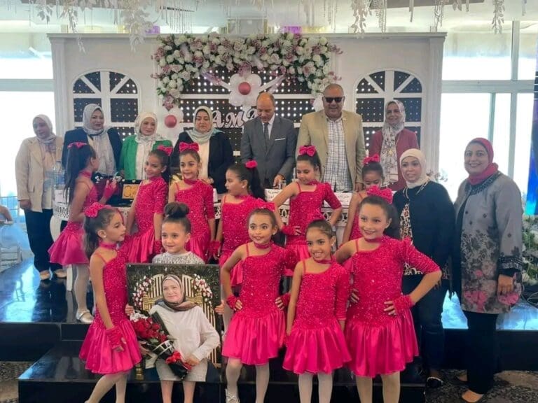 لبلوغها سن المعاش.. مدير مديرية التعليم بالإسكندرية يكرم آمال أبو زيد 5 1731775152308 العملية لبلوغها سن المعاش.. مدير مديرية التعليم بالإسكندرية يكرم آمال أبو زيد موقع في الجامعة