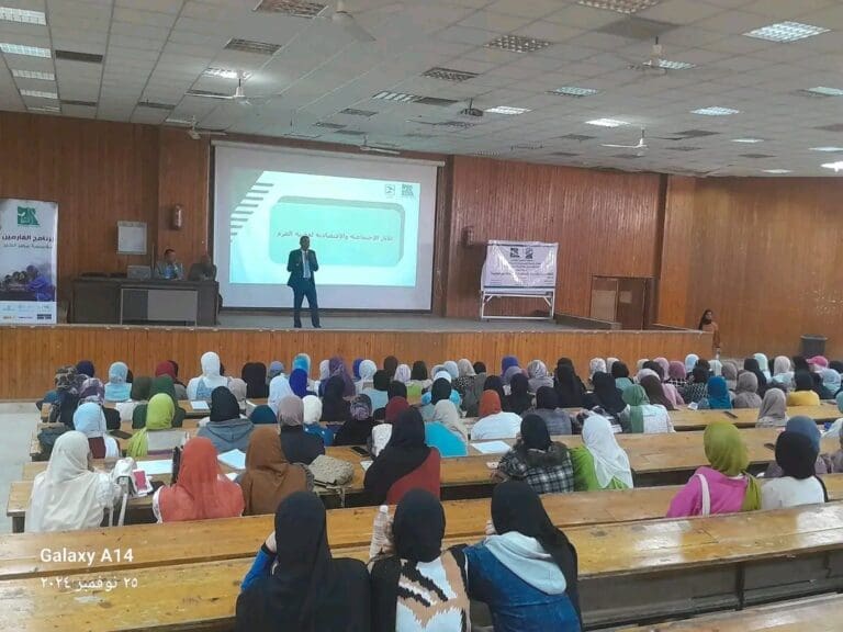 جامعة جنوب الوادي تنظم ندوة عن ظاهرة الغرم بكلية التجارة 14 1732532630000 الفيوم جامعة جنوب الوادي تنظم ندوة عن ظاهرة الغرم بكلية التجارة موقع في الجامعة