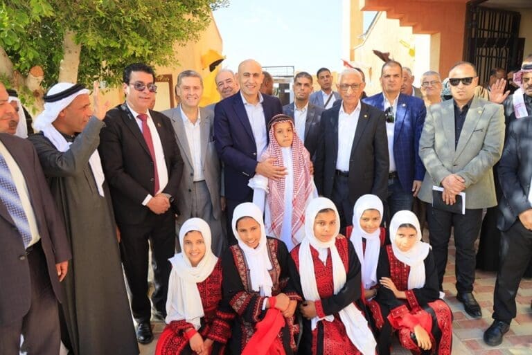 خلال زيارته لمدارس شمال سيناء .. وزير التعليم يطمئن على مستوى الطلاب في القراءة والكتابة - صور 2 22 شيخ الأزهر خلال زيارته لمدارس شمال سيناء .. وزير التعليم يطمئن على مستوى الطلاب في القراءة والكتابة - صور موقع في الجامعة
