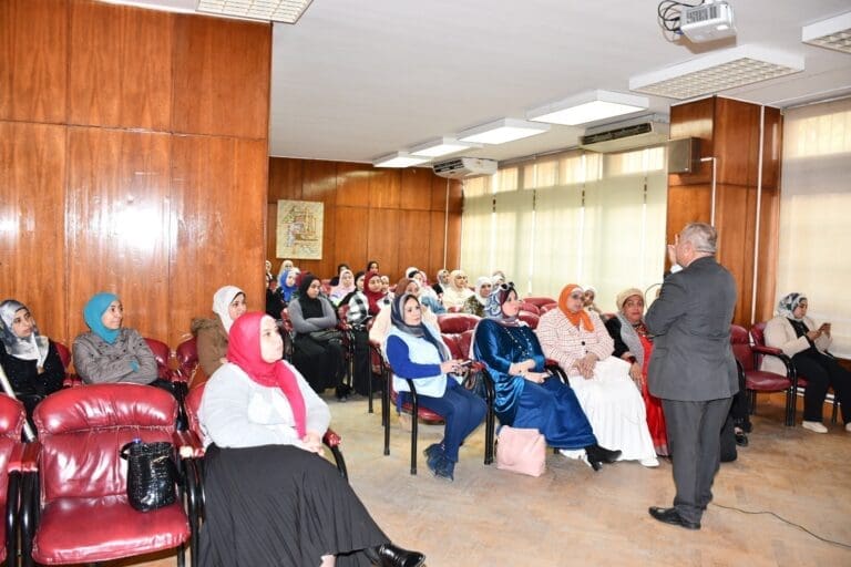 جامعة عين شمس: “الصحة والسلامة النفسية ” ندوة لوحدة دعم المرأة ومناهضة العنف بكلية البنات