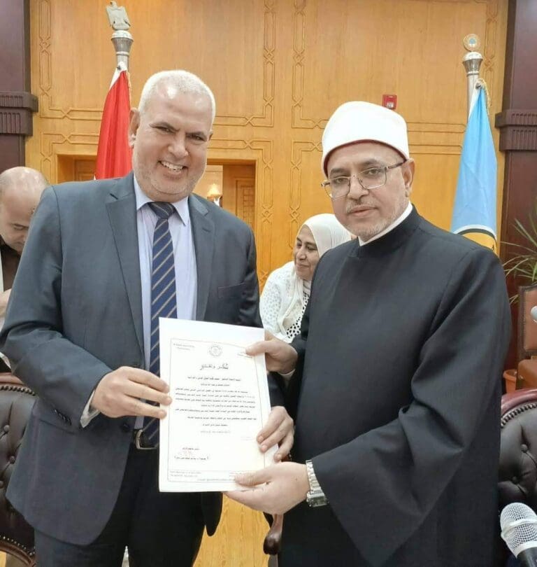 مجلس جامعة الأزهر يكرم عميد كلية أصول الدين بالقاهرة لجهوده المخلصة في الحفاظ على تراث الأمة الإسلامية وتصحيح المفاهيم المغلوطة 8 FB IMG 1732480991776 المنوفية مجلس جامعة الأزهر يكرم عميد كلية أصول الدين بالقاهرة لجهوده المخلصة في الحفاظ على تراث الأمة الإسلامية وتصحيح المفاهيم المغلوطة موقع في الجامعة