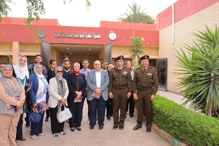 لغرس روح الولاء.. وفد من جامعة القاهرة في زيارة ميدانية لجمعية المحاربين القدماء