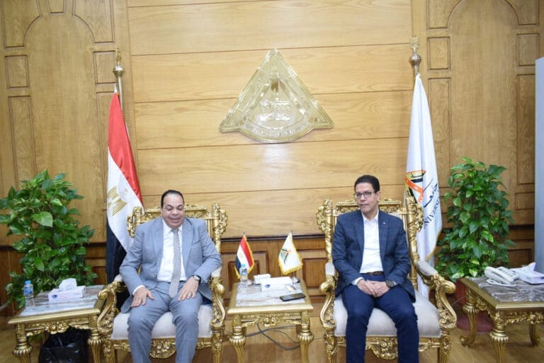 رئيس جامعة بنها يستقبل رئيس الجهاز التنفيذي لمحو الأمية وتعليم الكبار 19 جامعة بنها فيديو رئيس جامعة بنها يستقبل رئيس الجهاز التنفيذي لمحو الأمية وتعليم الكبار موقع في الجامعة