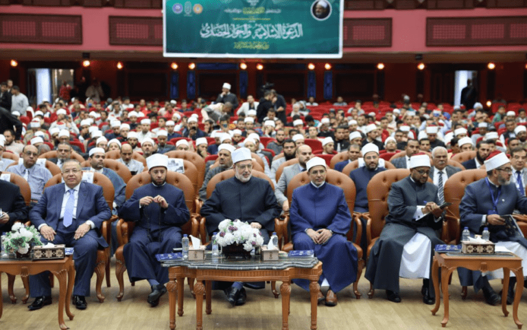 12 توصية هامة في ختام مؤتمر "الدعوة الإسلامية والحوار الحضاري" بجامعة الأزهر 15 كلية الدعوة شيخ الأزهر 12 توصية هامة في ختام مؤتمر "الدعوة الإسلامية والحوار الحضاري" بجامعة الأزهر موقع في الجامعة