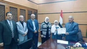 وكيل تعليم يكرم طالبتين بمدرسة الثانوية الصناعية للبنات بالحادثة - صور 2 1735305640838 وكيل تعليم وكيل تعليم يكرم طالبتين بمدرسة الثانوية الصناعية للبنات بالحادثة - صور موقع في الجامعة