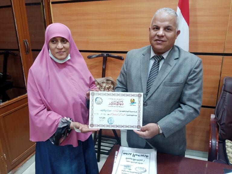 تقديرا لتميزها.. تعليم الفيوم يكرم معلمة اللغة العربية بمدرسة جمال عبدالناصر الابتدائية 26 19 2 تقديرا لتميزها.. تعليم الفيوم يكرم معلمة اللغة العربية بمدرسة جمال عبدالناصر الابتدائية موقع في الجامعة