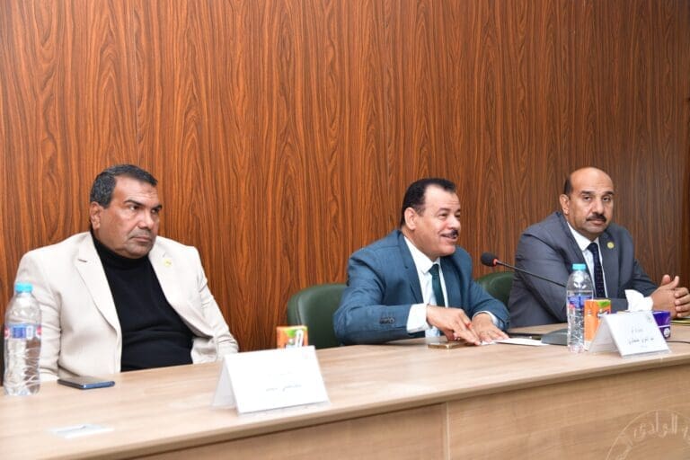رئيس جامعة الوادى الجديد:تقديم كافة أشكال الدعم للاتحاد وتذليل كافة العقبات التي قد تواجههم 32 رئيس جامعة الوادى الجديد:تقديم كافة أشكال الدعم للاتحاد وتذليل كافة العقبات التي قد تواجههم