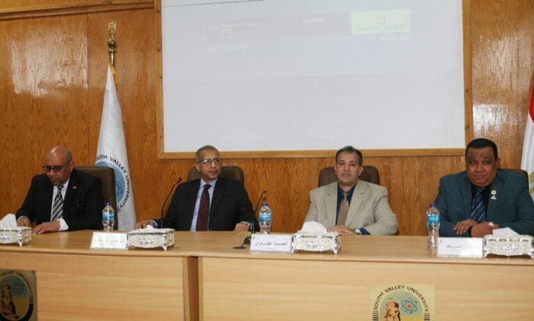 ندوة لأسرة حورس بجامعة جنوب الوادي تناقش مواجهة تحديات زعزعة الاستقرار 13 أسرة حورس بجامعة جنوب الوادي تعقد ندوة بعنوان:"الشائعات وضررها على المجتمع المصري"