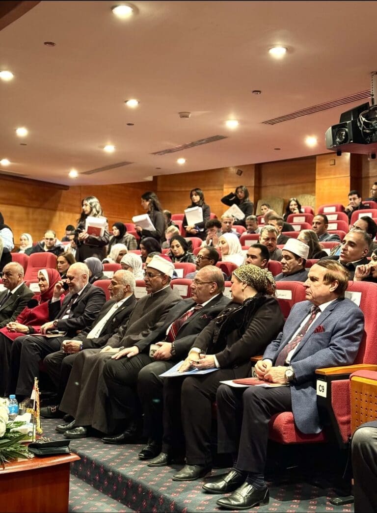 رئيس جامعة سيناء: الدكتور حسن راتب وجه بإعلان جائزة سنوية للعاملين والباحثين فى اللغة العربية لاستلهام روح الإبداع لدى الشباب 2 جامعة سيناء تدشن مركز اللغة العربية والتراث الحضاري بمشاركة رئيس جامعة الأزهر وأمين جامعات العالم الإسلامي