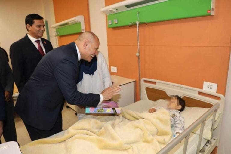محافظة القاهرة: توزيع ملابس شتوية على أطفال مستشفي أبوالريش ضمن مبادرة شتاء دافئ بالسيدة زينب 3 محافظ القاهرة جامعة بنها محافظة القاهرة: توزيع ملابس شتوية على أطفال مستشفي أبوالريش ضمن مبادرة شتاء دافئ بالسيدة زينب موقع في الجامعة