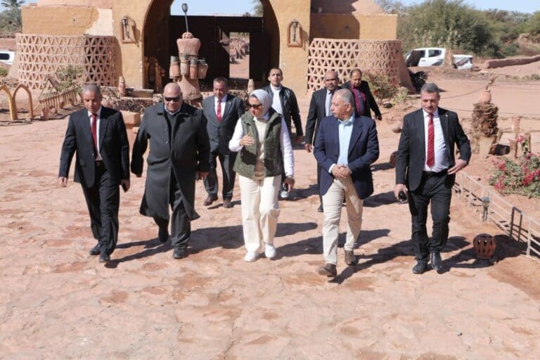 نائب محافظ الوادي الجديد تتفقّد أعمال تدريب طلاب المدرسة الفندقية بالداخلة-صور 20 نائب محافظ الوادي الجديد في الجامعة نائب محافظ الوادي الجديد تتفقّد أعمال تدريب طلاب المدرسة الفندقية بالداخلة-صور موقع في الجامعة