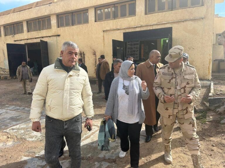 مدير تعليم مطروح تتفقد المدرسة الميكانيكية العسكرية.. وتشيد بانضباط العملية التعليمية وتفعيل التدريب العملي-صور 4 وكيل تعليم مطروح تتفقد في الجامعة مدير تعليم مطروح تتفقد المدرسة الميكانيكية العسكرية.. وتشيد بانضباط العملية التعليمية وتفعيل التدريب العملي-صور موقع في الجامعة