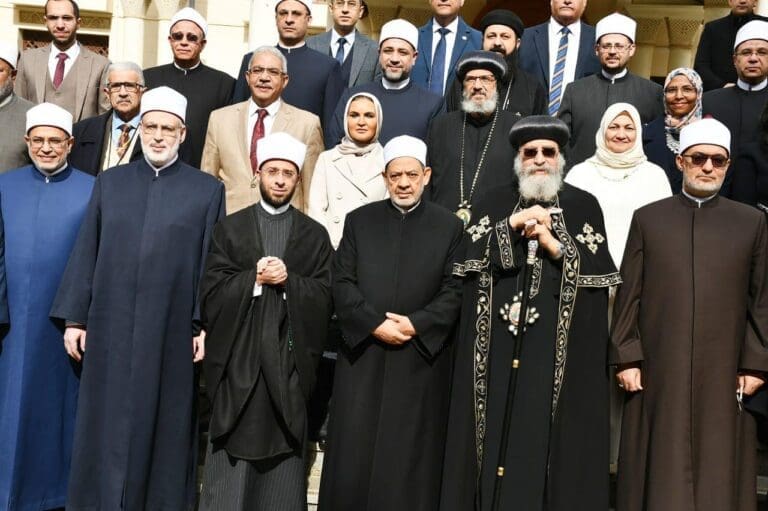 بحضور وزير الأوقاف و مفتي الجمهورية .. شيخ الأزهر يهنئ البابا تواضروس والأخوة المسيحين بأعياد الميلاد - صور 20 016d7bc7 1a27 4da6 977b 52a1cd74a981 جامعة قناة السويس بحضور وزير الأوقاف و مفتي الجمهورية .. شيخ الأزهر يهنئ البابا تواضروس والأخوة المسيحين بأعياد الميلاد - صور موقع في الجامعة