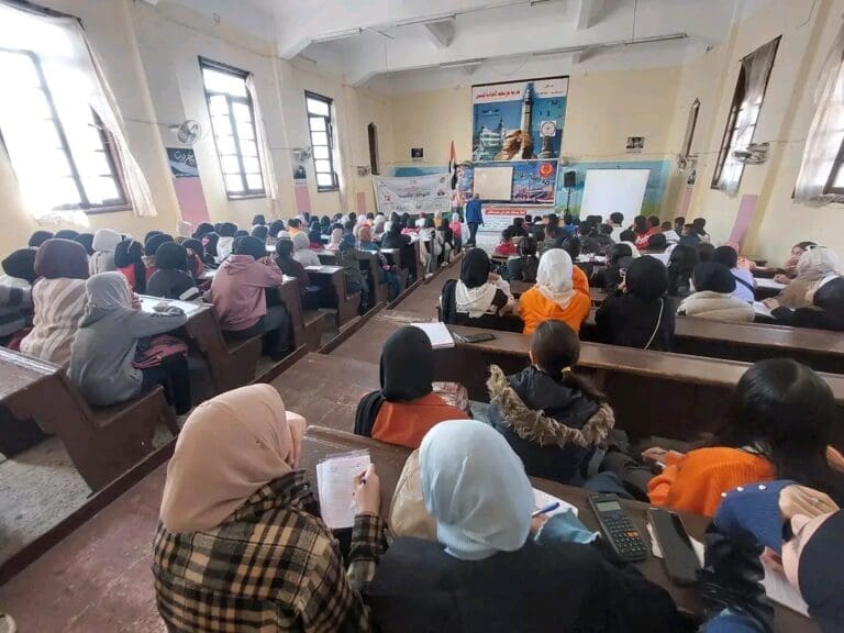 اقبال كثيف على القوافل التعليمية المجانية لطلاب الثانوية والاعدادية ببورسعيد 2 1735913953045 تعليم اقبال كثيف على القوافل التعليمية المجانية لطلاب الثانوية والاعدادية ببورسعيد موقع في الجامعة
