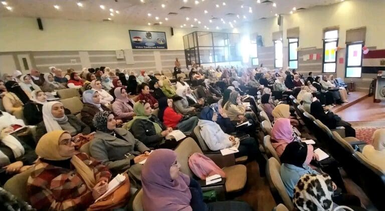 وكيل تعليم الإسكندرية يتابع تدريبات المعلمين الجدد.. ويشدد بالتركيز لتنمية قدراتكم 4 1735981435550 تعليم قنا وكيل تعليم الإسكندرية يتابع تدريبات المعلمين الجدد.. ويشدد بالتركيز لتنمية قدراتكم موقع في الجامعة