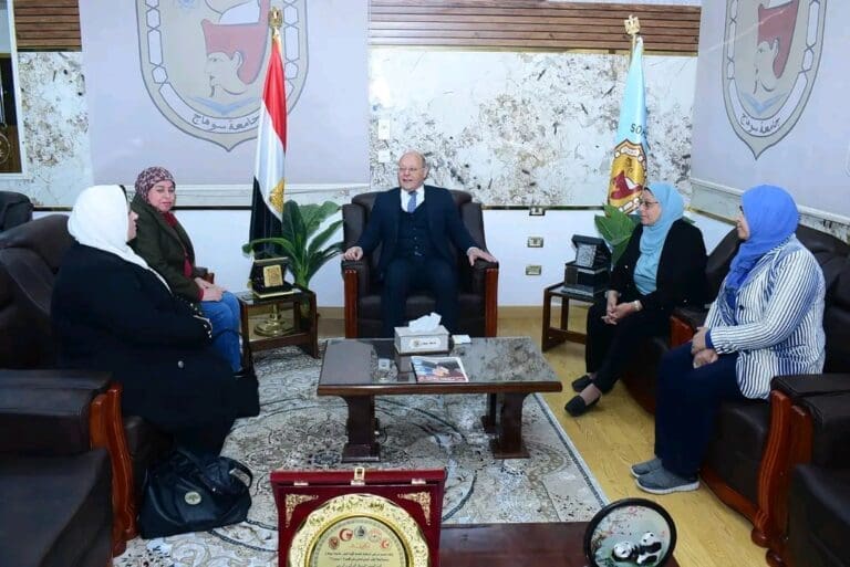 جامعة سوهاج تبحث تفعيل برنامج علوم التمريض بنظام الساعات المعتمدة 1 1736767097970 جامعة سوهاج جامعة سوهاج تبحث تفعيل برنامج علوم التمريض بنظام الساعات المعتمدة موقع في الجامعة