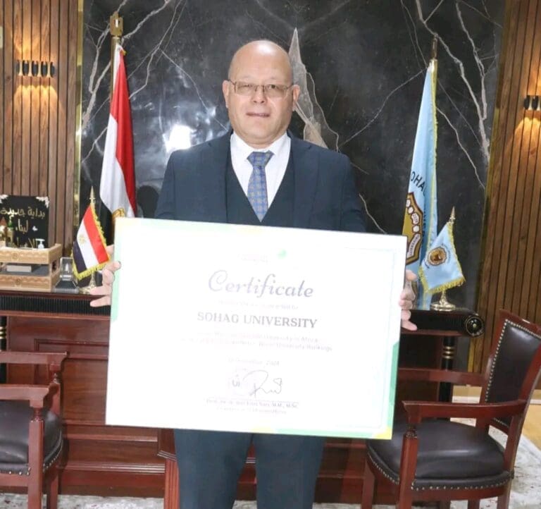 رئيس جامعة سوهاج يتسلم شهادة المركز الأول مصرياً وأفريقيا فى تصنيف GreenMetric 5 1737284305858 التجمع رئيس جامعة سوهاج يتسلم شهادة المركز الأول مصرياً وأفريقيا فى تصنيف GreenMetric موقع في الجامعة