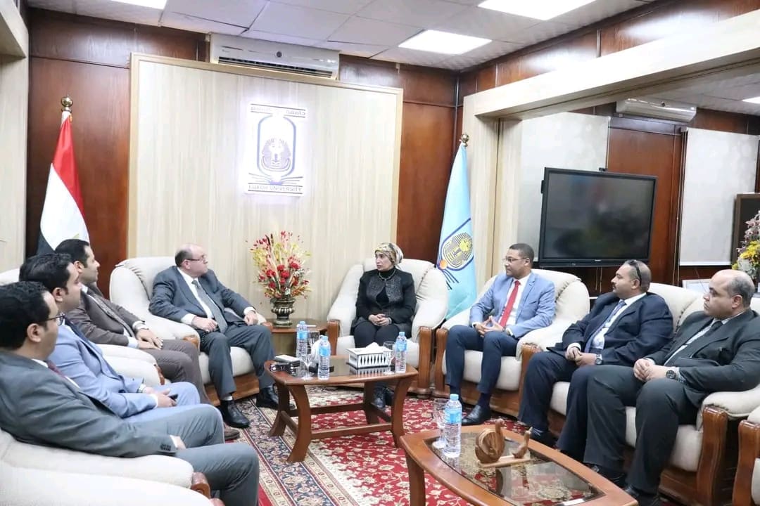 رئيس جامعة الأقصر ووفد مجلس إدارة نادي القضاة يبحثان التعاون المشترك 1 1737446060513 جامعة الأقصر رئيس جامعة الأقصر ووفد مجلس إدارة نادي القضاة يبحثان التعاون المشترك موقع في الجامعة