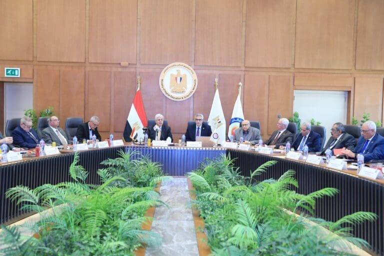 كواليس الاجتماع الأول لرؤساء وأمناء لجان قطاعات التعليم الدورة الجديدة المجلس الأعلى للجامعات 7 36f0fff5 cb16 4266 b1f0 43d083a1ff02 التجمع كواليس الاجتماع الأول لرؤساء وأمناء لجان قطاعات التعليم الدورة الجديدة المجلس الأعلى للجامعات موقع في الجامعة