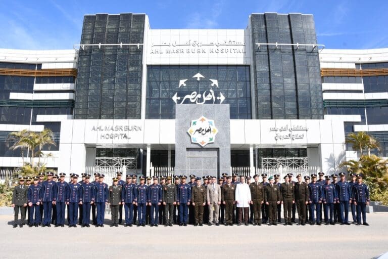 القوات المسلحة تنظم زيارة لعدد من طلبة الأكاديمية العسكرية المصرية والكليات العسكرية لمستشفى أهل مصر لعلاج الحروق 4 484f7e8a e5d1 44da 85b0 5c6b93af5da5 وزير الصحة القوات المسلحة تنظم زيارة لعدد من طلبة الأكاديمية العسكرية المصرية والكليات العسكرية لمستشفى أهل مصر لعلاج الحروق موقع في الجامعة