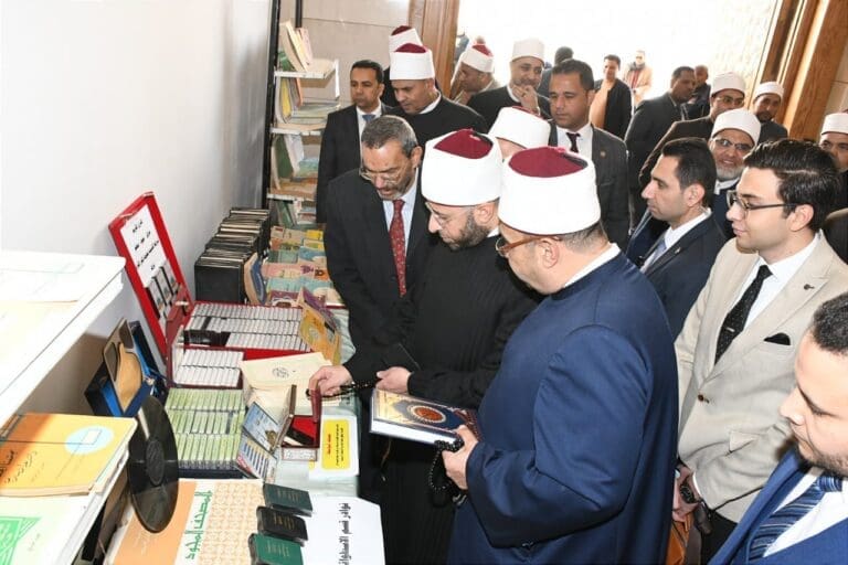 وزير الأوقاف يشيد بنوادر معرض المجلس الأعلى للشئون الإسلامية 4 4eb08dbc 6c7c 4f46 ac6e 3ae9513819f9 الشهادة الإعدادية وزير الأوقاف يشيد بنوادر معرض المجلس الأعلى للشئون الإسلامية موقع في الجامعة