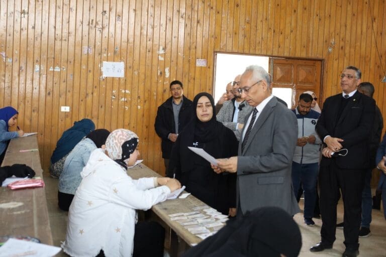 رئيس جامعة المنيا يتفقد لجان امتحانات كليات الصيدله وطب الأسنان والآداب ودار العلوم 16 63badf5c 50e2 44c5 aa5b 2bb8c7d91bdc جامعة قناة السويس رئيس جامعة المنيا يتفقد لجان امتحانات كليات الصيدله وطب الأسنان والآداب ودار العلوم موقع في الجامعة
