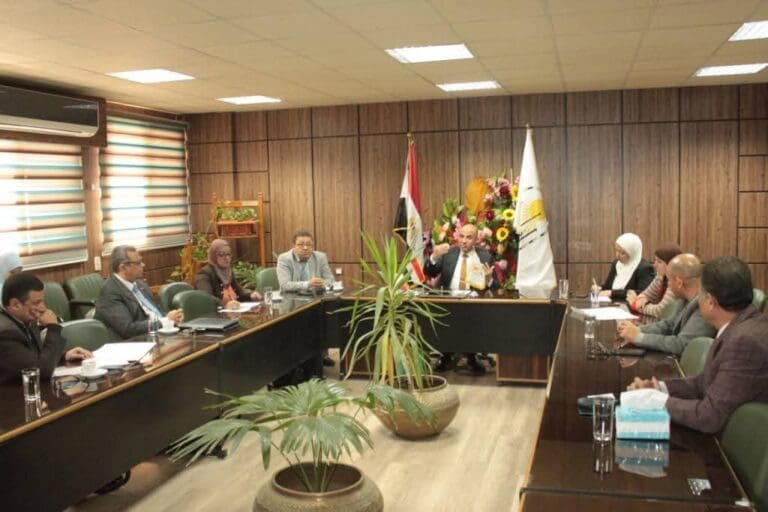 المنشاوي يتابع خطة عمل اللجنة العليا للتدريب والتطوير بجامعة أسيوط لتلبية احتياجات سوق العمل 5 FB IMG 1736705145750 جامعة الإسماعيلية الجديدة الأهلية المنشاوي يتابع خطة عمل اللجنة العليا للتدريب والتطوير بجامعة أسيوط لتلبية احتياجات سوق العمل موقع في الجامعة