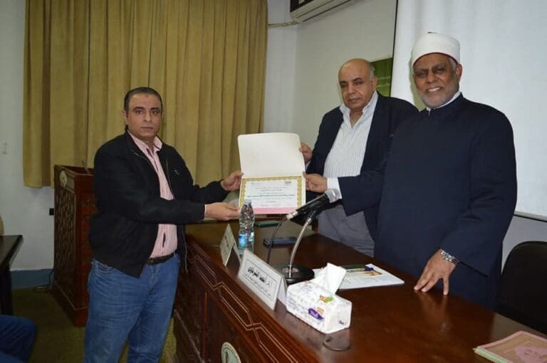 المعاهد الأزهرية يختتم فاعليات البرنامج التدريبي الثانى للتوعية بالتربية الإيجابية 6 FB IMG 1737662194376 وزير التعليم المعاهد الأزهرية يختتم فاعليات البرنامج التدريبي الثانى للتوعية بالتربية الإيجابية موقع في الجامعة