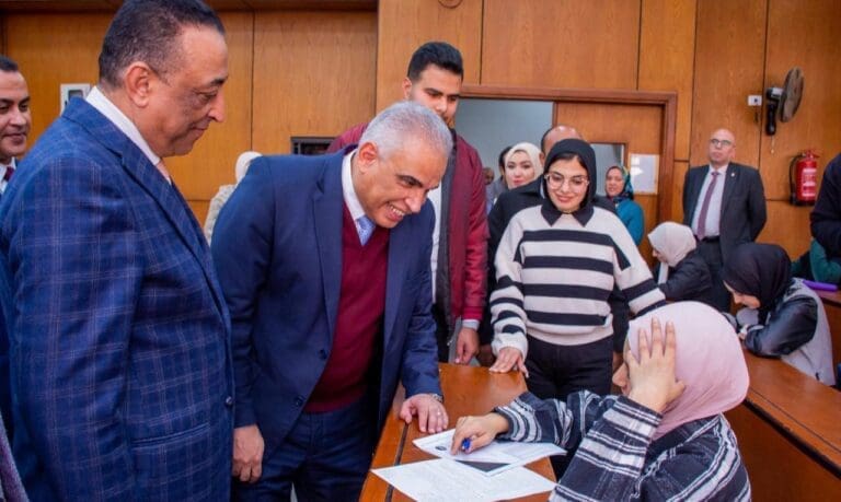 النزاهة والشفافية.. ماذا قال رئيس جامعة طنطا لطلاب الآداب بقاعة الامتحانات؟ 3 IMG 20250104 WA0051 جامعة طنطا النزاهة والشفافية.. ماذا قال رئيس جامعة طنطا لطلاب الآداب بقاعة الامتحانات؟ موقع في الجامعة
