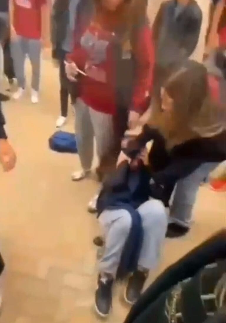 أول تعليق من الطالبة المتهمة بالاعتداء على زميلتها بمدرسة التجمع 4 IMG 8456 وفاة طبيبة أسنان أول تعليق من الطالبة المتهمة بالاعتداء على زميلتها بمدرسة التجمع موقع في الجامعة