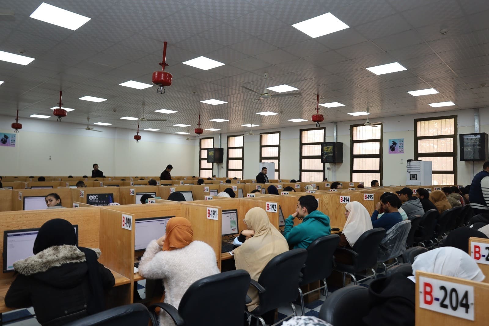 فرحات يتفقد سير الاختبارات الإلكترونية لطلاب كليتي الصيدله والعلاج الطبيعي بجامعة المنيا الأهلية 1 a28c6647 5021 4449 a553 6b20c39ae873 جامعة المنيا الأهلية فرحات يتفقد سير الاختبارات الإلكترونية لطلاب كليتي الصيدله والعلاج الطبيعي بجامعة المنيا الأهلية موقع في الجامعة