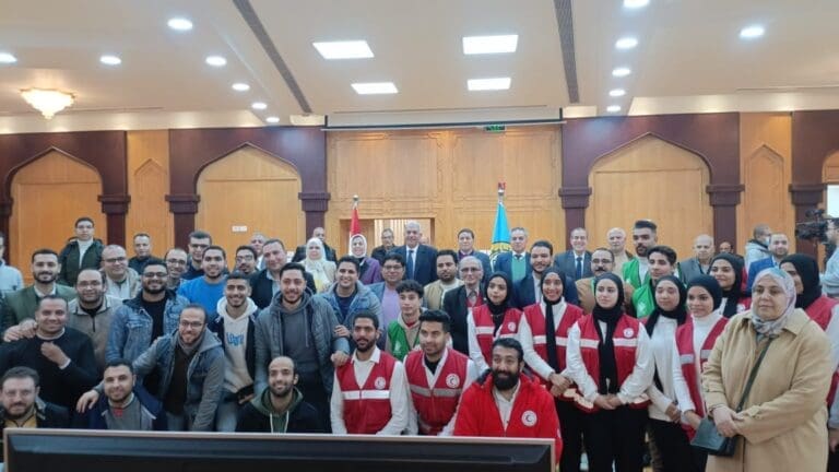 انطلاق قافلة جامعة الأزهر التنموية الشاملة إلى حلايب وشلاتين بالتعاون مع الهلال الأحمر 12 fe53ac5b 4f63 45af adfb af11bbe1913c البكالوريا انطلاق قافلة جامعة الأزهر التنموية الشاملة إلى حلايب وشلاتين بالتعاون مع الهلال الأحمر موقع في الجامعة