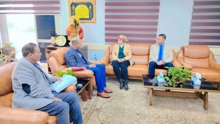 رئيس جامعة الأقصر تلتقي رئيس جهاز مدينة طيبة لمناقشة خطة الجامعة المستقبلية 3 الأقصر الدكتورة صابرين عبدالجليل رئيس جامعة الأقصر تلتقي رئيس جهاز مدينة طيبة لمناقشة خطة الجامعة المستقبلية موقع في الجامعة