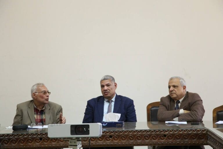 جامعة الفيوم: مجلس شئون الدراسات العليا والبحوث والعلاقات الثقافية يعقد جلسته 211 4 جامعة الفيوم الدراسات العليا النيل جامعة الفيوم: مجلس شئون الدراسات العليا والبحوث والعلاقات الثقافية يعقد جلسته 211 موقع في الجامعة