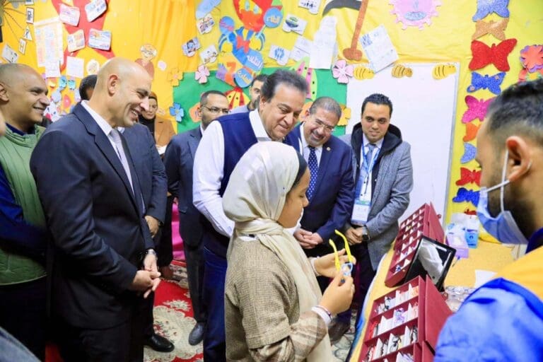 وزيرا الصحة والتعليم يتفقدان أعمال مبادرة "عيون أطفالنا مستقبلنا" بالغربية 14 طفلة مع وزيرا التربية والتعليم والصحة سكك حديد مصر وزيرا الصحة والتعليم يتفقدان أعمال مبادرة "عيون أطفالنا مستقبلنا" بالغربية موقع في الجامعة