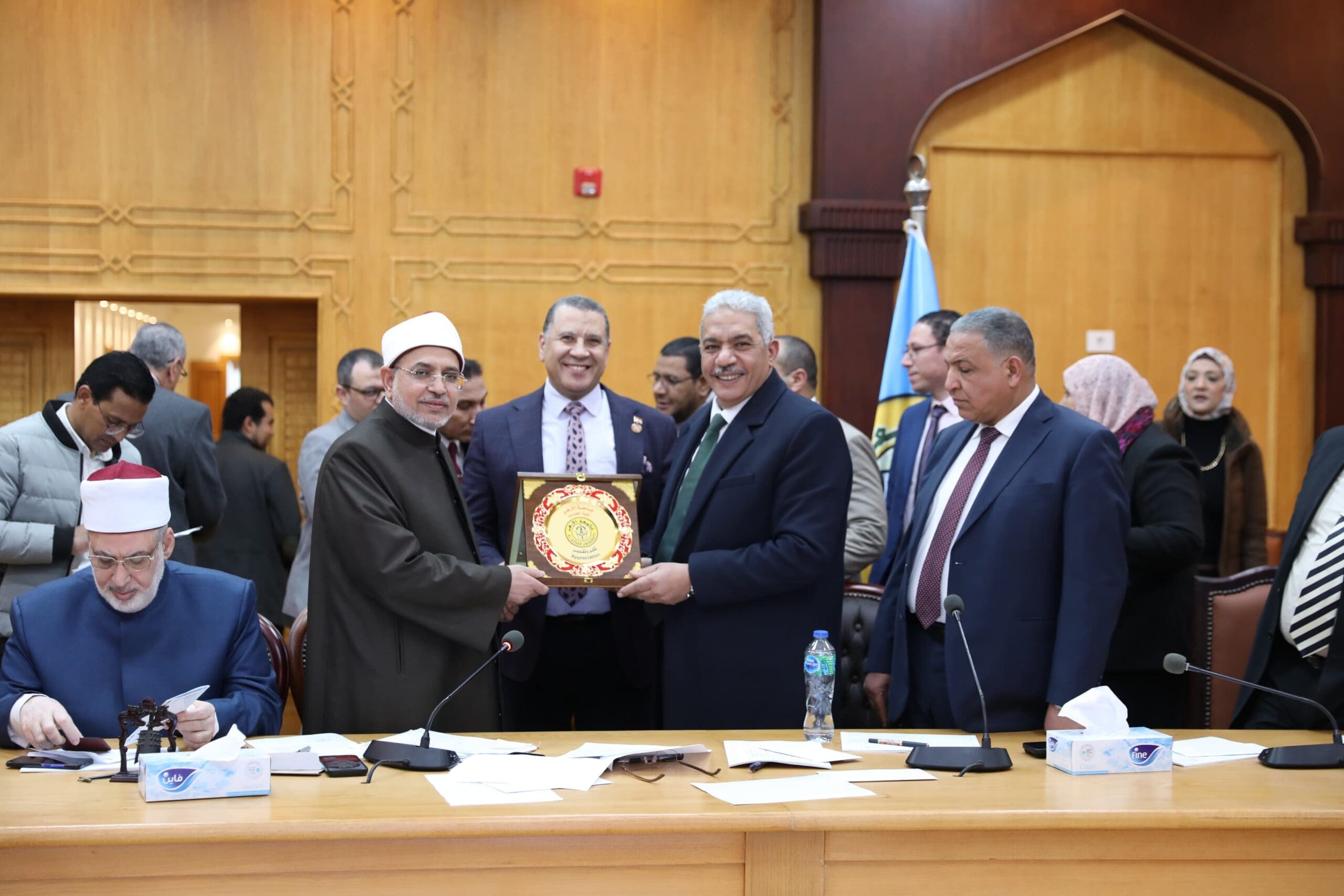 مجلس جامعة الأزهر يكرم كليتي الهندسة للبنين والطب للبنات وأعضاء لجنة خدمة المجتمع لهذا السبب 1 40ac3279 f0f0 4494 999c e293a9eb5d89 scaled جامعة الأزهر مجلس جامعة الأزهر يكرم كليتي الهندسة للبنين والطب للبنات وأعضاء لجنة خدمة المجتمع لهذا السبب موقع في الجامعة