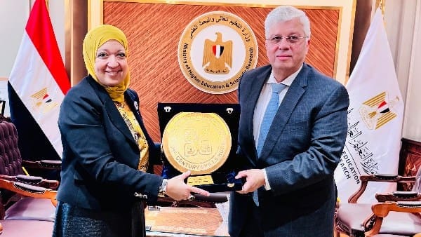 صندوق تطوير التعليم يكرّم أيمن عاشور لجهوده في تمكين طلاب الجامعات بمهارات المستقبل 1 6091208092265202503181035583558 التعليم صندوق تطوير التعليم يكرّم أيمن عاشور لجهوده في تمكين طلاب الجامعات بمهارات المستقبل موقع في الجامعة