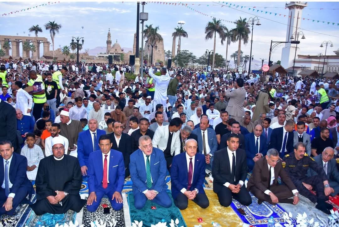 نيابة عن رئيس جامعة الأقصر.. عميد الألسن يؤدي صلاة عيد الفطر بساحة سيدي أبو الحجاج 1 FB IMG 1743415660786 نيابة نيابة عن رئيس جامعة الأقصر.. عميد الألسن يؤدي صلاة عيد الفطر بساحة سيدي أبو الحجاج موقع في الجامعة