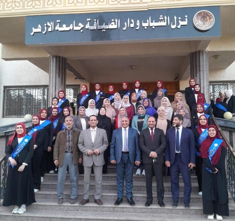 نائبا رئيس جامعة الأزهر يتناولان طعام الإفطار مع الطالبات 16 IMG 20250316 WA0066 طلاب نائبا رئيس جامعة الأزهر يتناولان طعام الإفطار مع الطالبات موقع في الجامعة