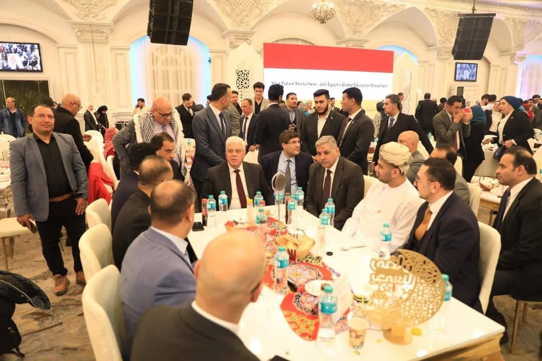 المنشاوي: دعم الطلاب الوافدين وتقديم أفضل الخدمات الأكاديمية والإدارية لهم 1 وزير التعليم العالي خلال حفل إفطار الوافدين المنشاوي المنشاوي: دعم الطلاب الوافدين وتقديم أفضل الخدمات الأكاديمية والإدارية لهم موقع في الجامعة